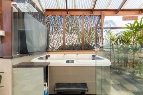 Entire Serviced Apartment With Wifi And Hot Tub