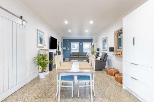 Entire Serviced Apartment With Wifi And Hot Tub