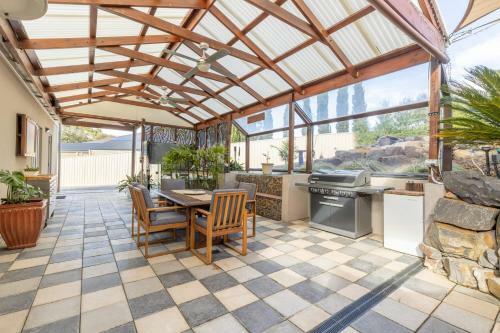 Entire Serviced Apartment With Wifi And Hot Tub