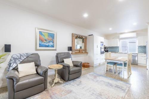 Entire Serviced Apartment With Wifi And Hot Tub