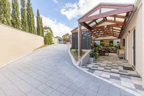 Entire Serviced Apartment With Wifi And Hot Tub
