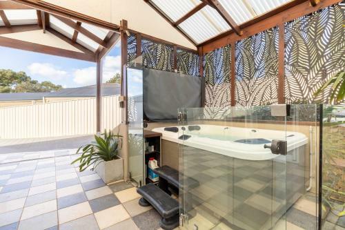 Entire Serviced Apartment With Wifi And Hot Tub
