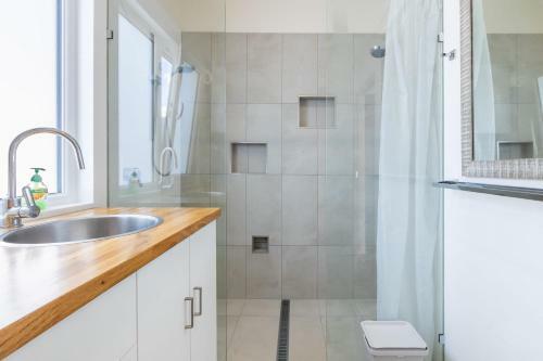 Entire Serviced Apartment With Wifi And Hot Tub