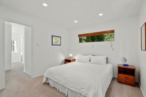 Sandy Beach House - Coopers Beach Holiday Home