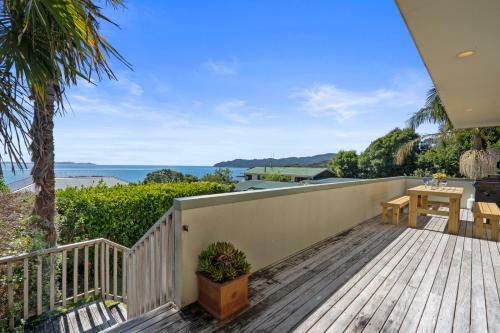 Sandy Beach House - Coopers Beach Holiday Home