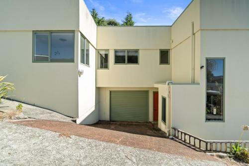 Sandy Beach House - Coopers Beach Holiday Home