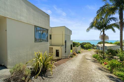 Sandy Beach House - Coopers Beach Holiday Home