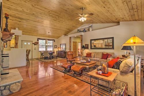 Cozy Show Low Cabin With Fire Pit Golf And Hike!
