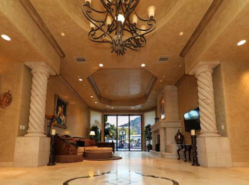 Villa Camelback Mountain Mansion In Paradise Valley, Az