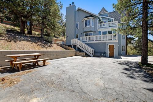 Bear Claw Abode