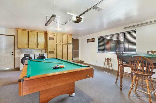 Cuddle Bear's Cabin #2075 By Big Bear Vacations