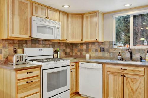 Coyote Pines #2061 By Big Bear Vacations