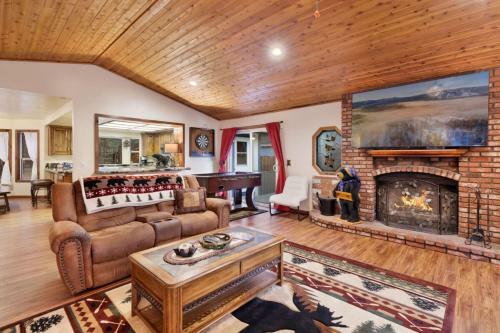 Big Bear Frontier #1943 By Big Bear Vacations