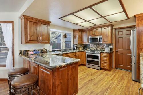 Big Bear Frontier #1943 By Big Bear Vacations