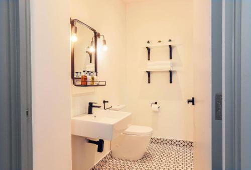 Modern 2bedroom Apartment On Marina