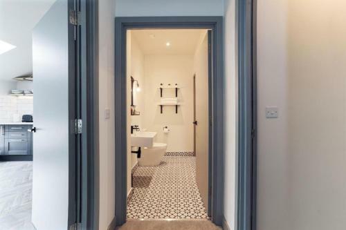 Modern 2bedroom Apartment On Marina