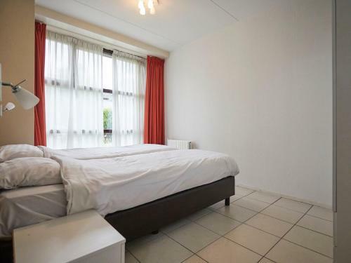 Coy Holiday Home With Large Garden, In Zeeland