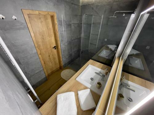 Greenbay Apartment With Free Parking