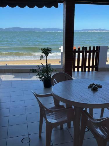 Casa P� Na Areia Sc De Frente Para O Mar