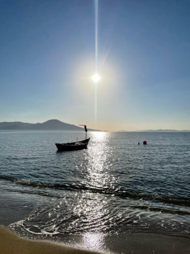 Casa P� Na Areia Sc De Frente Para O Mar
