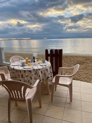 Casa P� Na Areia Sc De Frente Para O Mar