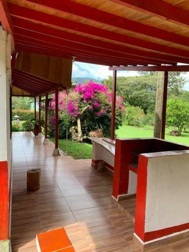 Caba�a Familiar De Descanso. Guarne, Antioquia.