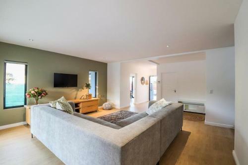 Luxury Seafront Villa
