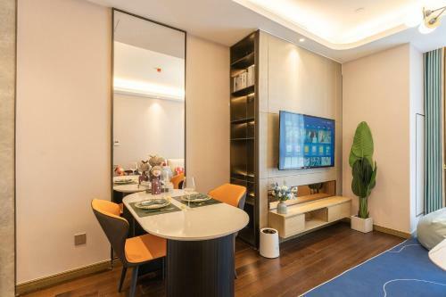 Locals Apartment Inn 04