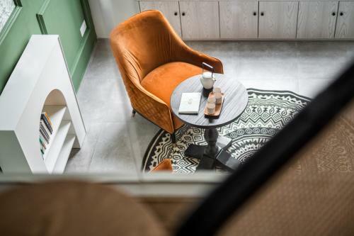 Locals Apartment Place 00