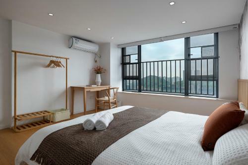 Locals Apartment House 29
