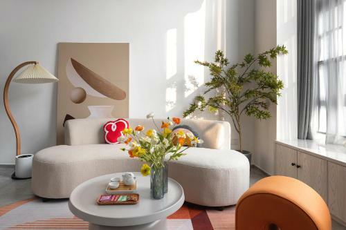 Locals Apartment House 00