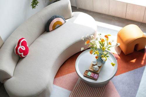 Locals Apartment House 00