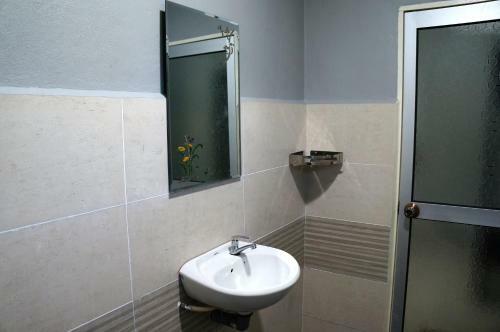 Hotel Oyo 90517 Kevno Homestay