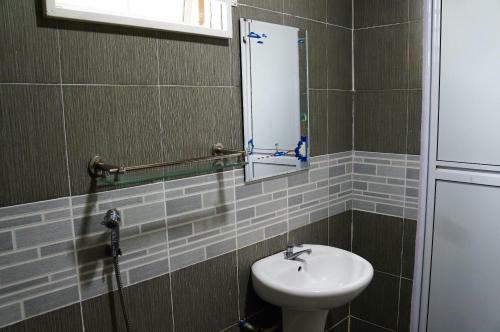 Hotel Oyo 90517 Kevno Homestay