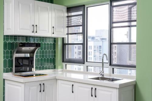 Locals Apartment Inn 00