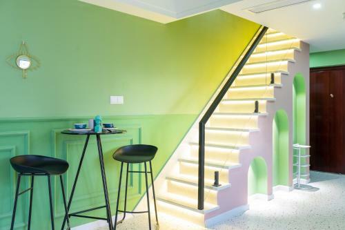 Locals Apartment Inn 00