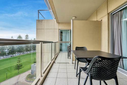 Glenelg Beach High Rise Apartment