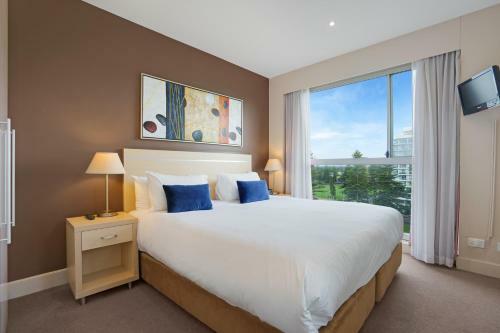 Glenelg Beach High Rise Apartment