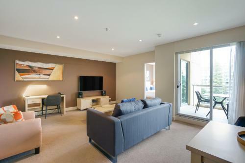 Glenelg Beach High Rise Apartment