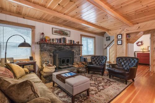 Chic Carnelian Bay Cabin