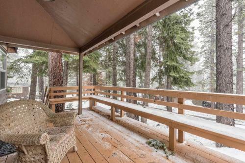 Chic Carnelian Bay Cabin