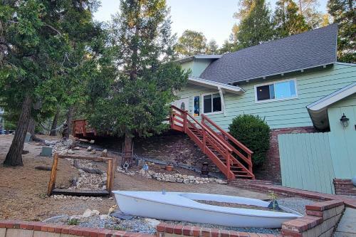 Grizzly Mountain Getaway