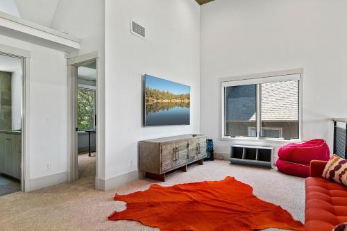Luxury Lakefront Retreat
