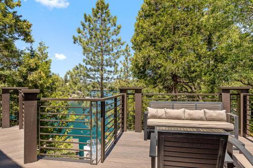 Luxury Lakefront Retreat