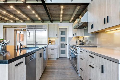 Luxury Lakefront Retreat