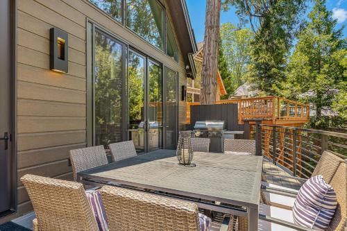 Luxury Lakefront Retreat