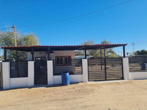 Very Secured House 7 Minutes From The Beach