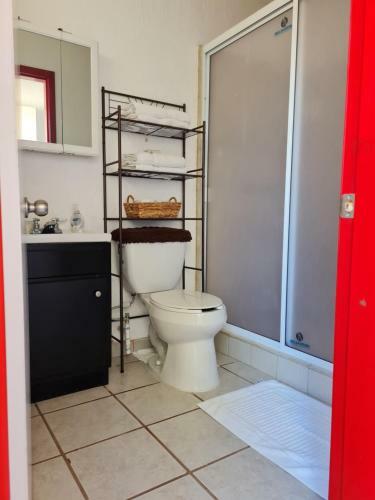 Very Secured House 7 Minutes From The Beach