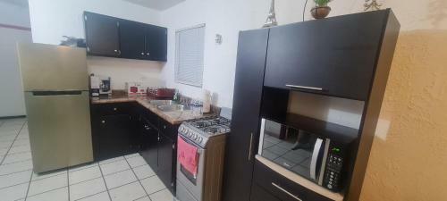 Very Secured House 7 Minutes From The Beach