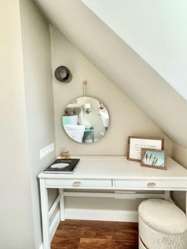 Executive 2 Bedroom Apartment + Parking